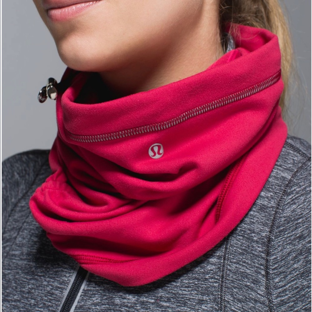 Lululemon Run With Me Neck Warmer in Red